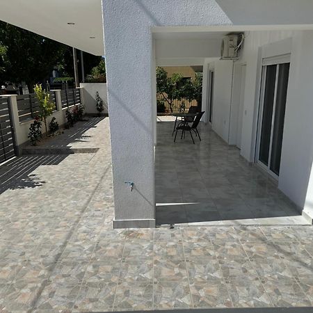 Adoniss Apartmentss Dioniszíu-part Kültér fotó