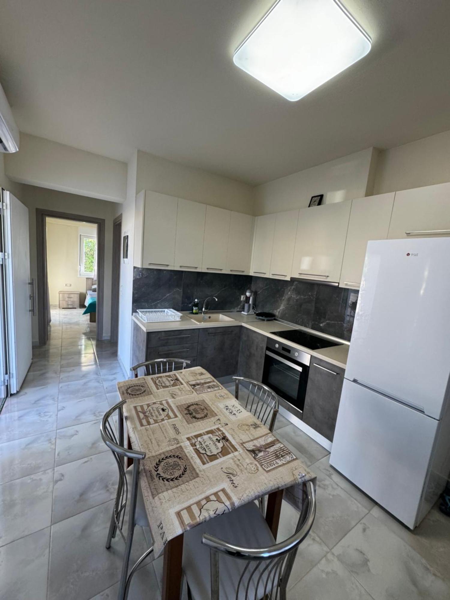 Adoniss Apartmentss Dioniszíu-part Kültér fotó